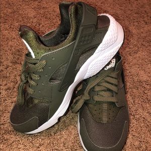 Nike green Huarache